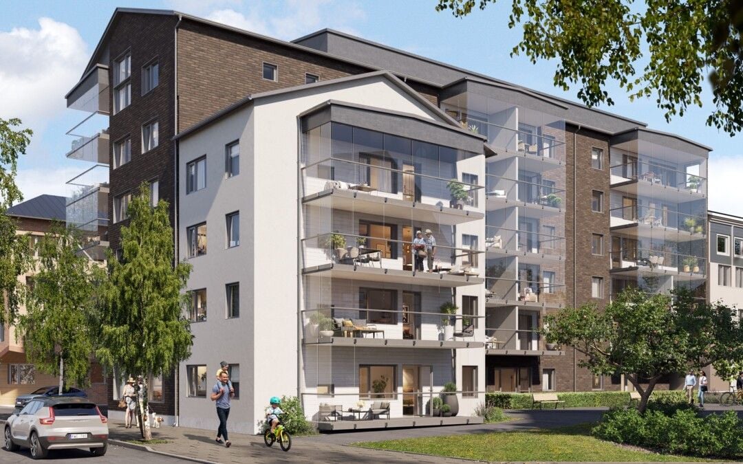 Modern flerfamiljshus med balkonger, glasfasad och omgivande grönska. En väg med personer och en bil syns i förgrunden