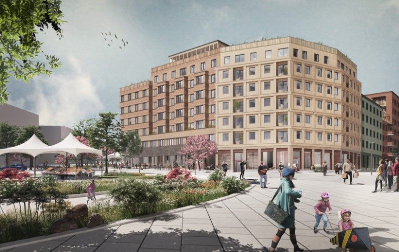 Modernt flerfamiljshus med fasad i trä vid ett öppet torg, omgiven av grönska, med människor, barn och tältstrukturer på torget