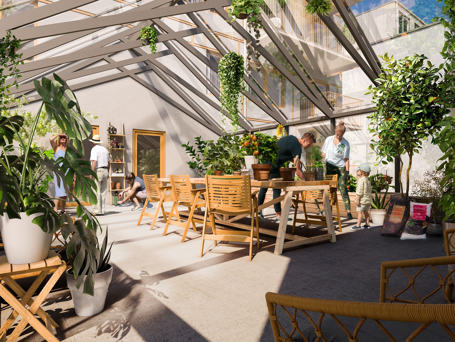 Växthus med glasväggar och tak, inrett med träbord, stolar och gröna växter; personer engagerade i trädgårdsarbete och samtal