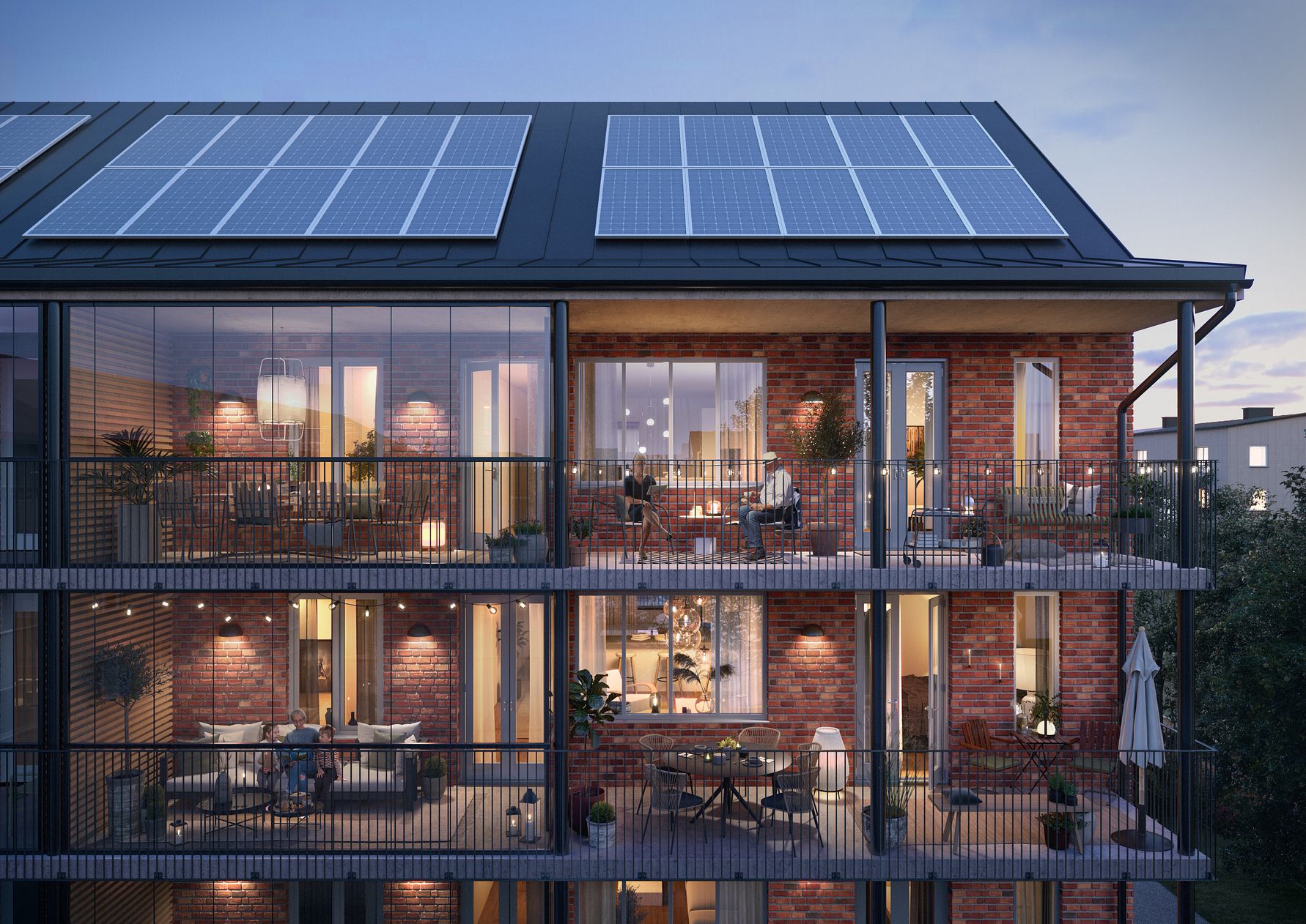 Modern lägenhetsbyggnad med solpaneler på taket, stora glasfönster och balkonger med möbler