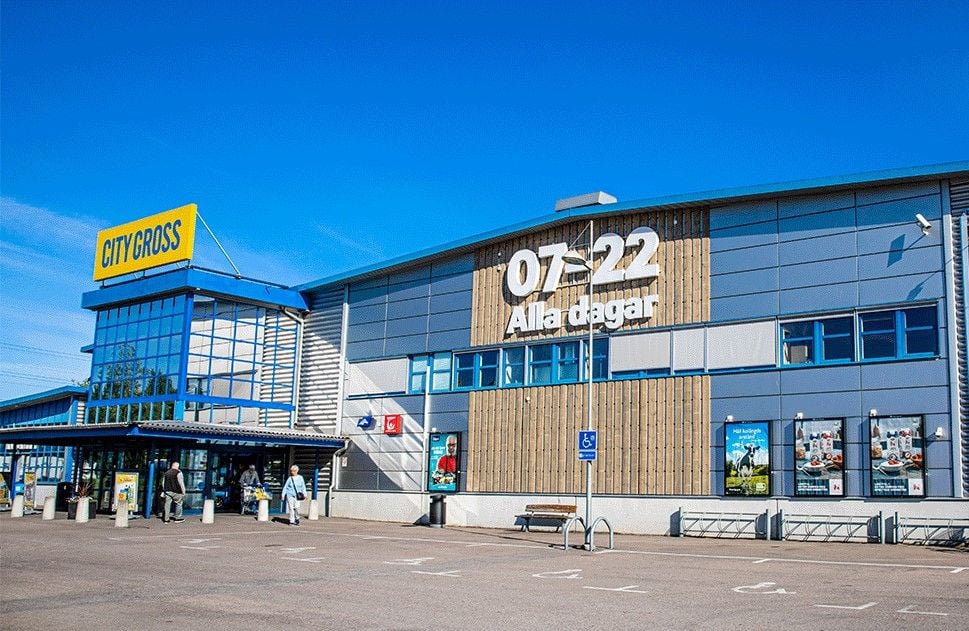Exteriör av en City Gross-butik med skyltar som visar öppettiderna 07–22 alla dagar