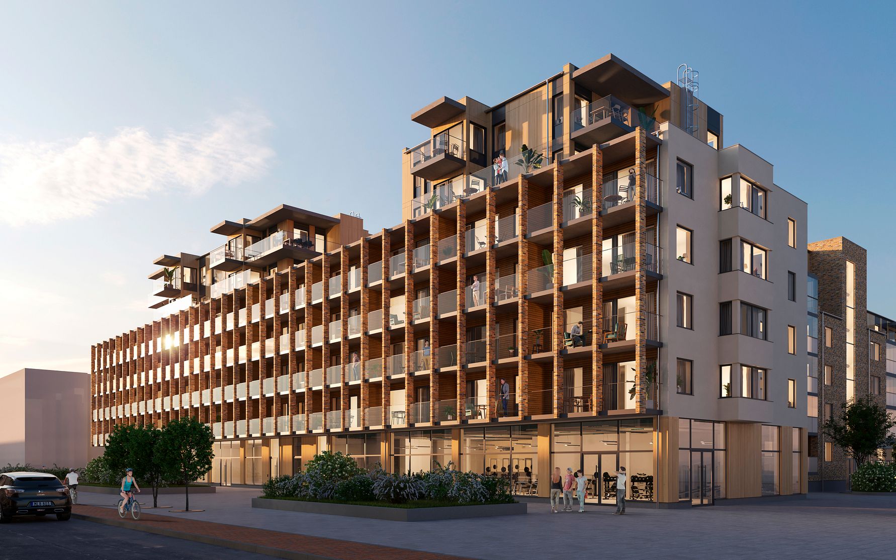 Modern flerfamiljshus med träpaneler och glasbalkonger, omgiven av grönska och inkluderande en butik i bottenvåningen