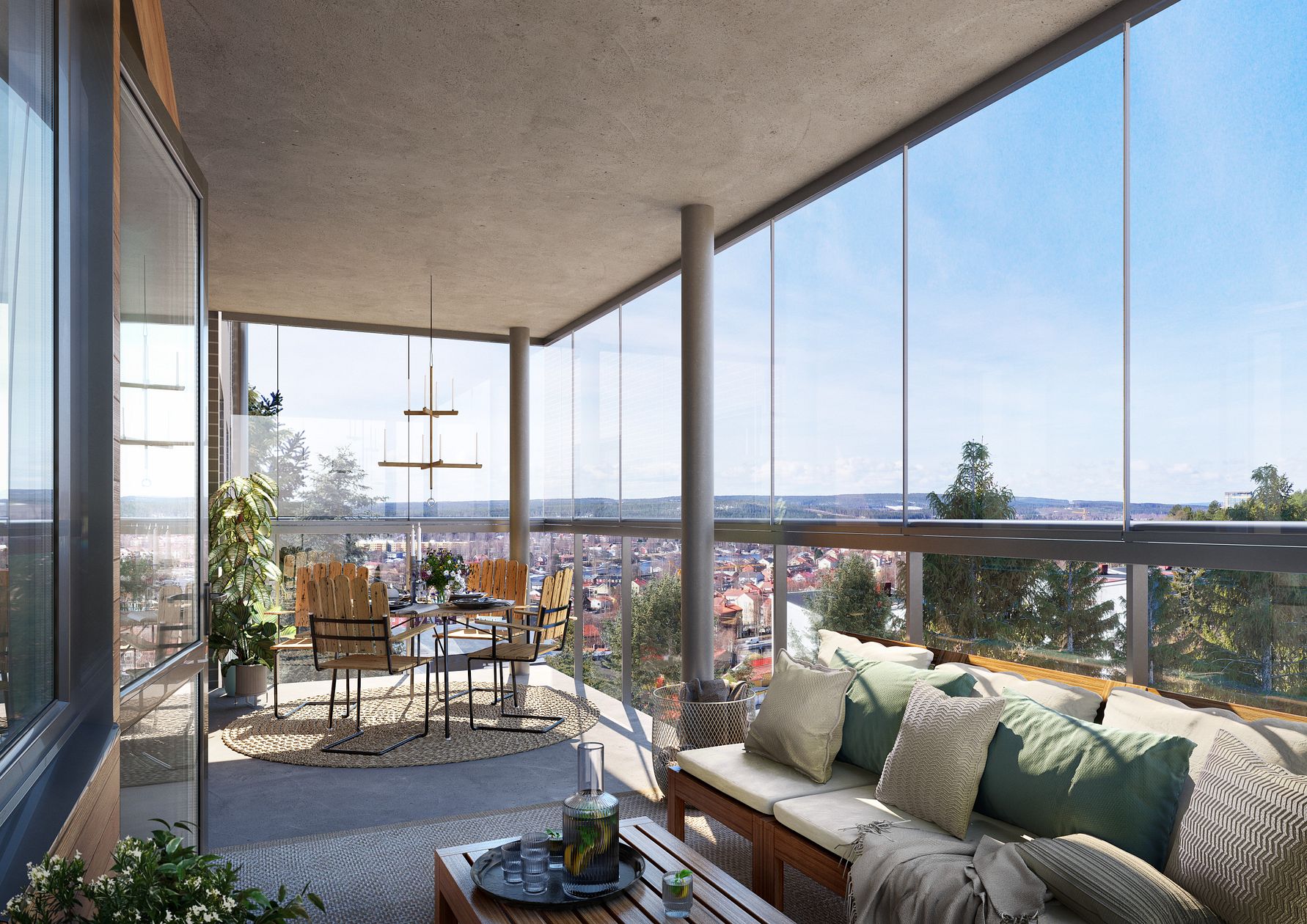 Inglasad balkong med sittgrupp, matbord och utsikt över stad och natur på en solig dag