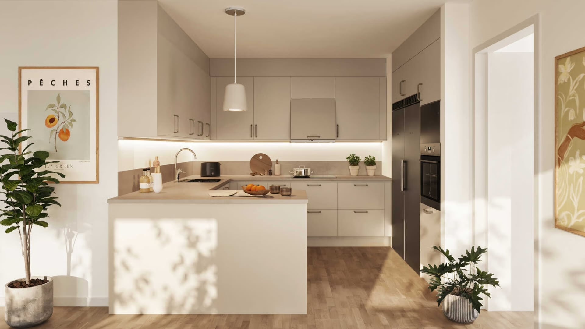 Lägenhet med modern köksö, ljusa köksluckor och integrerade vitvaror. Ljusa väggar, trägolv och inredning med växter och tavlor skapar en stilren miljö
