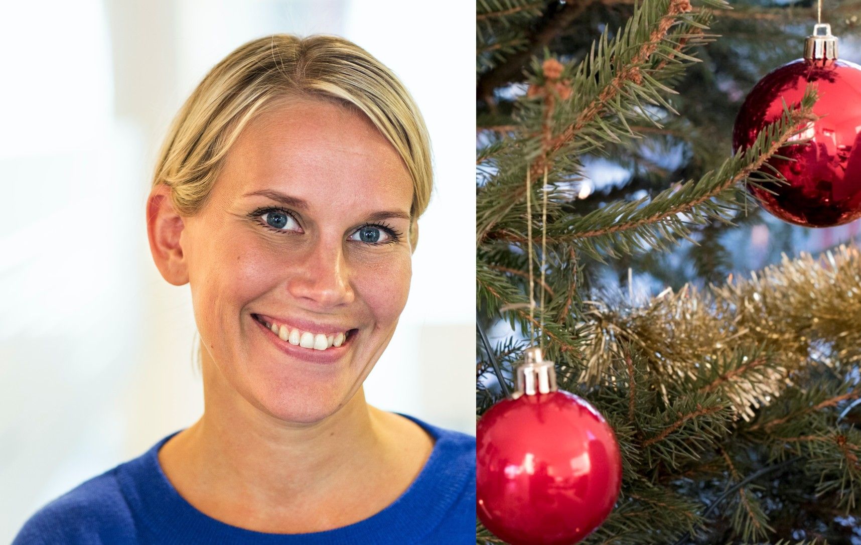 Person i blå tröja bredvid en julgran dekorerad med röda julkulor