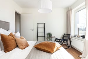 Interiör bild, säng i sovrum