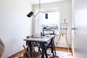 Mindre sovrum inrett som kontor/hobbyrum