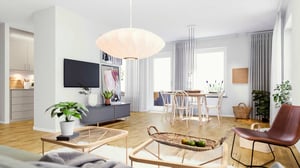 Ljust och modernt vardagsrum med trämöbler, växter, en vit hängande lampa och en öppen planlösning mot köket