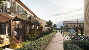 Personer i en bostadsgård med radhus, cyklar och grönska