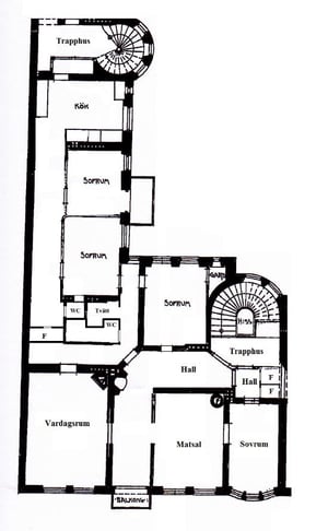 Planritning över en bostad med flera sovrum, kök, vardagsrum, matsal, hall, wc och trappa