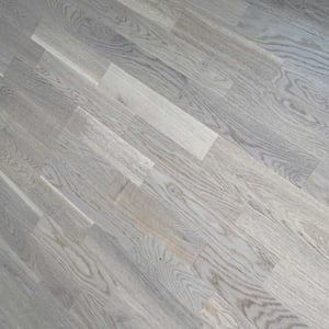 Ljust grått trägolv med ekmönster