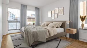 Inflyttningsklar lägenhet med sovrum och balkong