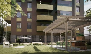 Innergård med flerbostadshus, sittplatser, pergola och grönskande trädgård