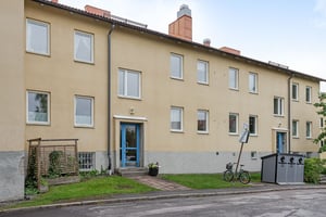 Hyresrättsfastighet längs lokalgata