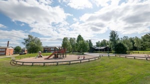Lekplats vid hyreslägenheter i Gammelstad