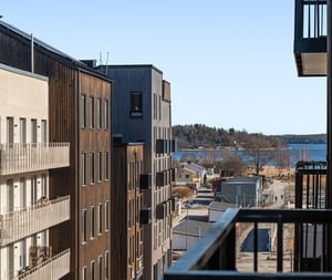 inflyttningsklar lägenhet med balkong och havsutsikt