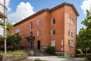 Flerbostadshus i tegel