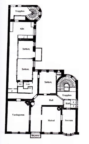 Planritning över en bostad med flera sovrum, kök, vardagsrum, matsal, hall, wc och trappa
