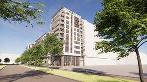 Inflyttningsklar lägenhet i nybyggt flerbostadshus med balkonger och grönskande träd