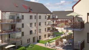 Lägenhet med balkonger och innergård i modernt flerbostadshus