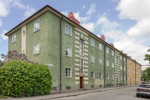 Hyresrättsfastighet med fina detaljer i fasad