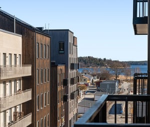 inflyttningsklar lägenhet med balkong och havsutsikt