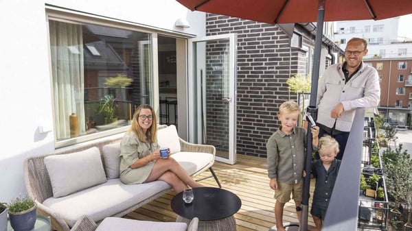 Tove och Johan med barn