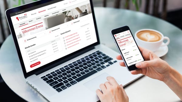 Dator och mobil visar startsida på Mitt Riksbyggens