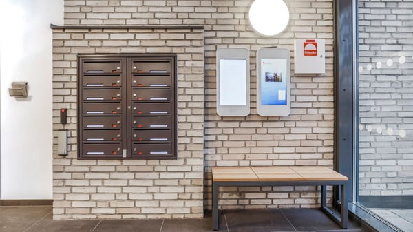 Brevlådor i trapphus