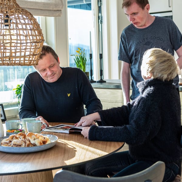 Petra och Mats i kök