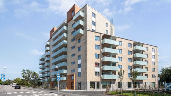 Flerfamiljshus med balkonger