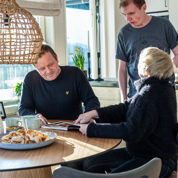 Petra och Mats i kök