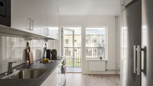 Kök med utgång till balkong