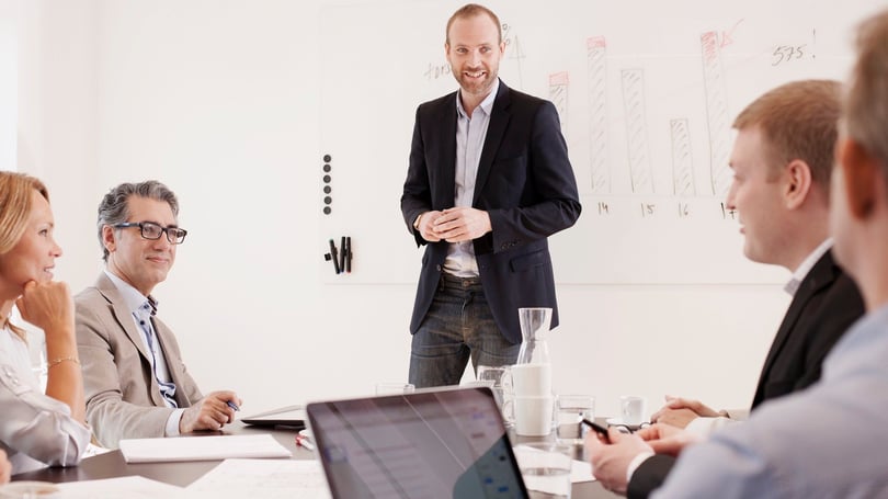 Man håller presentation