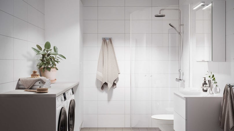 Badrum med tvättmaskin och torktumlare