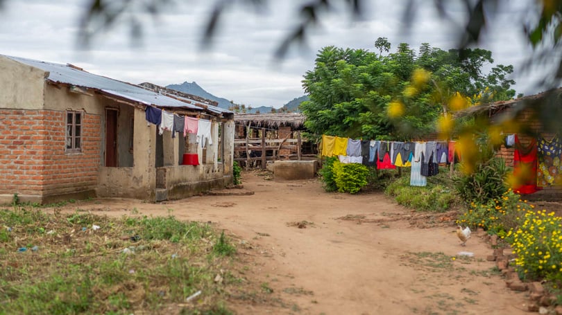 Liggande bild på hus i Malawi av Johanna Wolff