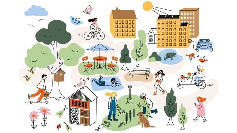 Illustration av en grön och levande bostadsmiljö med människor, hus, träd, cyklar, bänkar och djur