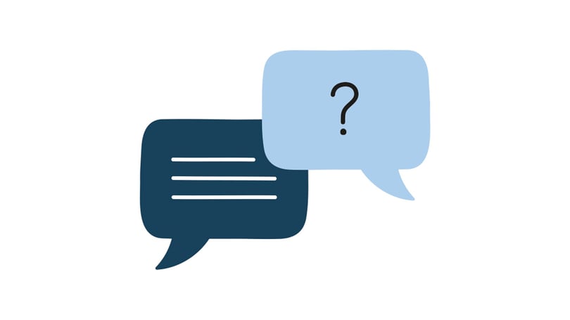 Två pratbubblor i blått och ljusblått med ett frågetecken och tre linjer