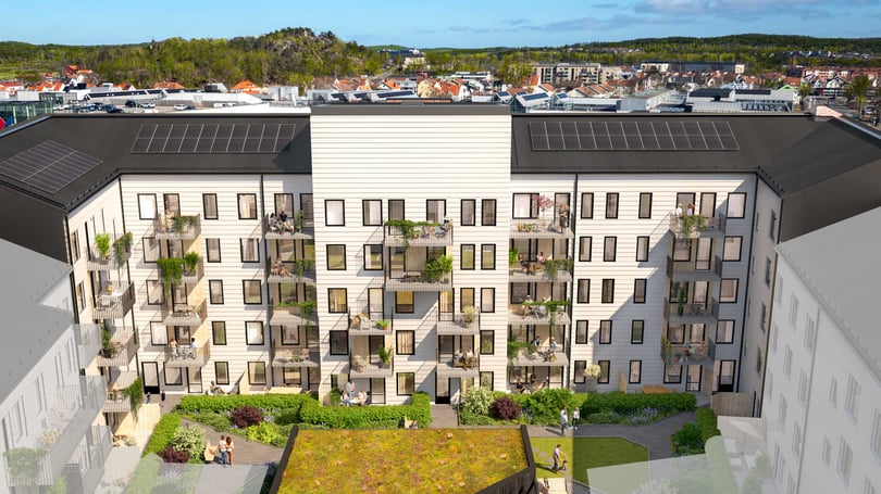 Illustration av flerbostadshus med balkonger, solpaneler och grön innergård