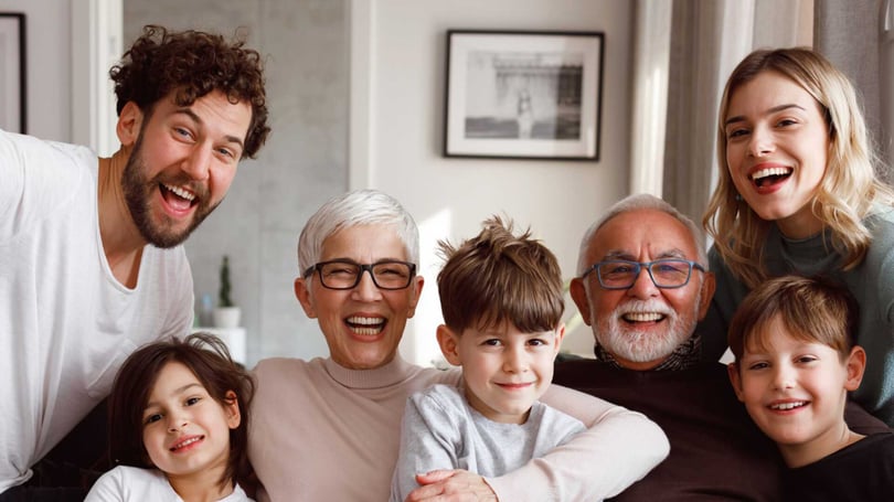 Familj i soffa