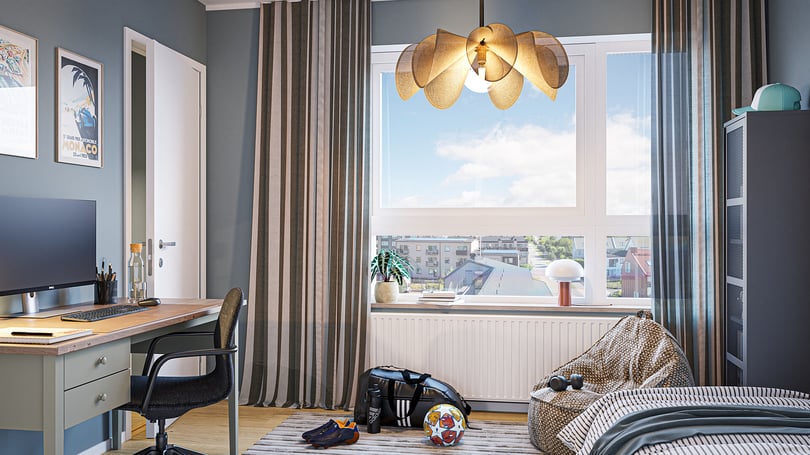 Inrett sovrum med skrivbord, fåtölj, säng och stort fönster med utsikt över bostadsområde