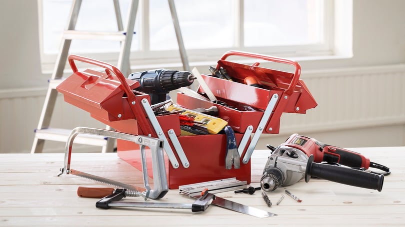 Verktygslåda med verktyg i