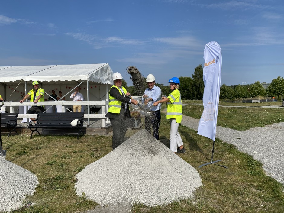 Dubbelt första spadtag för över 160 lägenheter i Täby Park