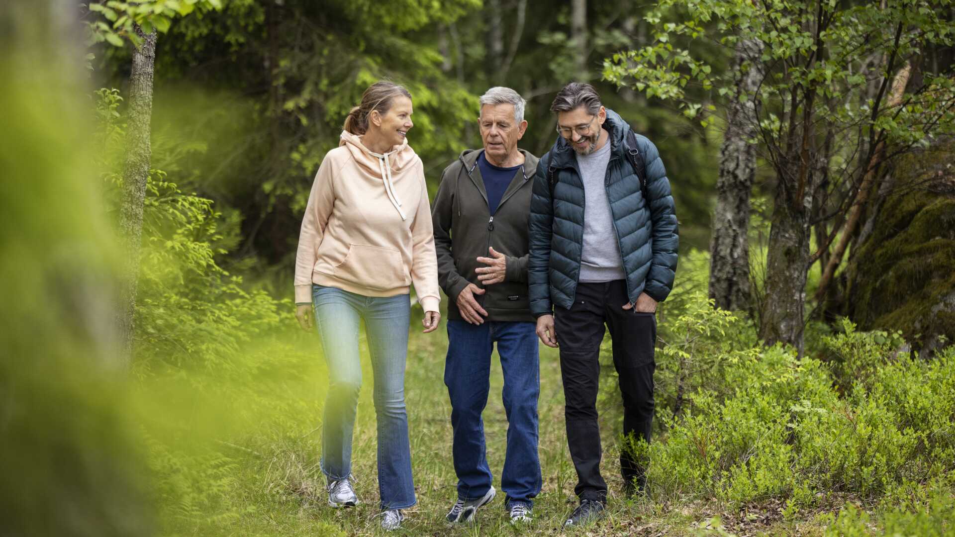 Skogspromenad med grannarna